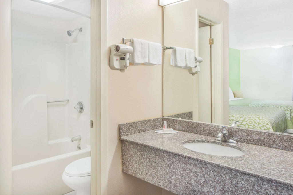 Days Inn by Wyndham Calvert City - Paducah East