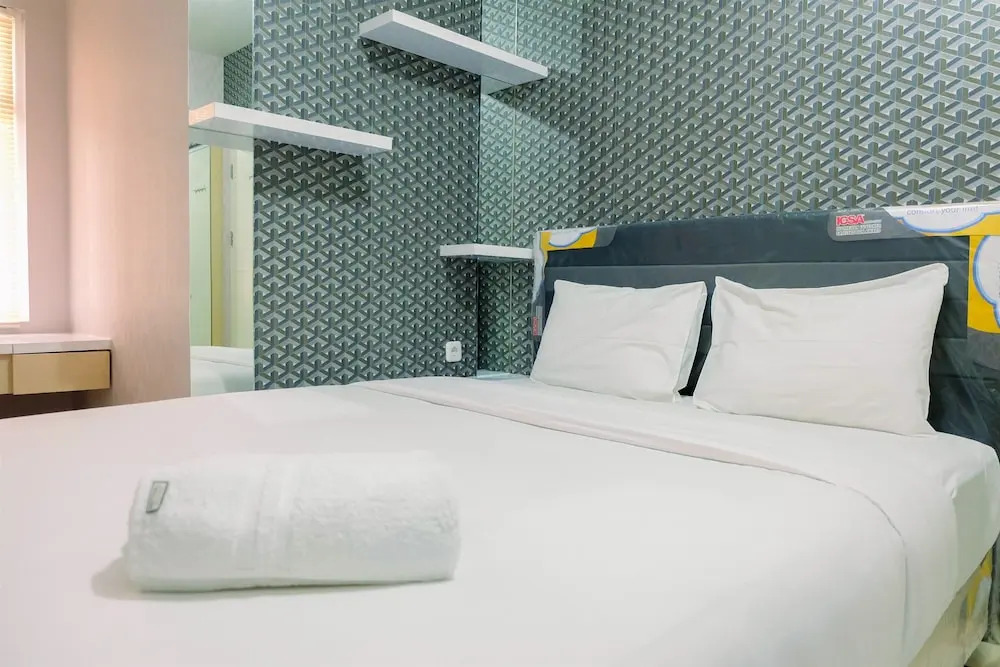 Homey 2BR with Pool View Apartment @ Springlake Summarecon By Travelio