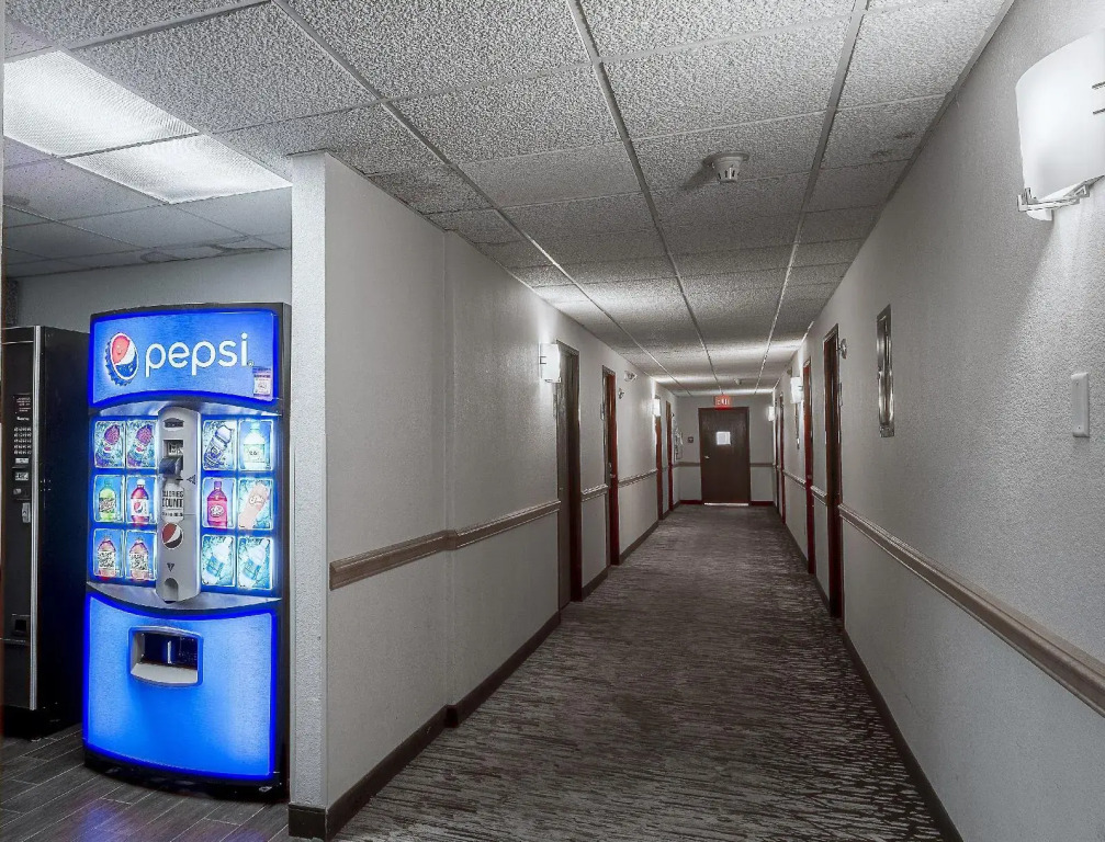 Red Roof Inn & Suites Hermitage