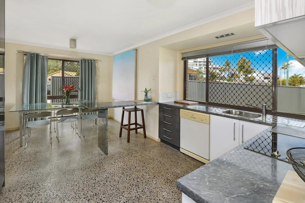 Naroo7- Prime Mooloolaba Location