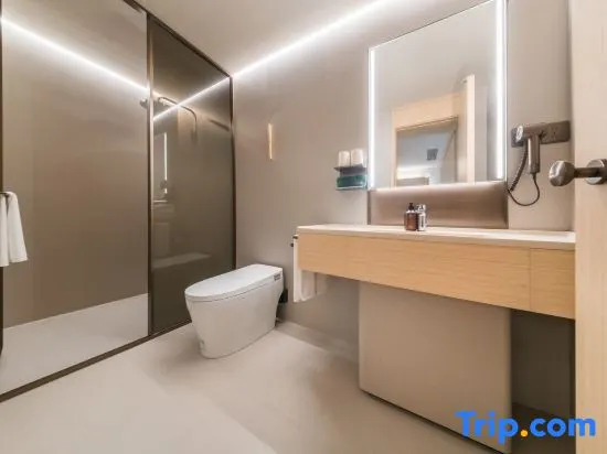 JI Hotel (Hulunbuir Hailar Airport Genghis Khan Square)