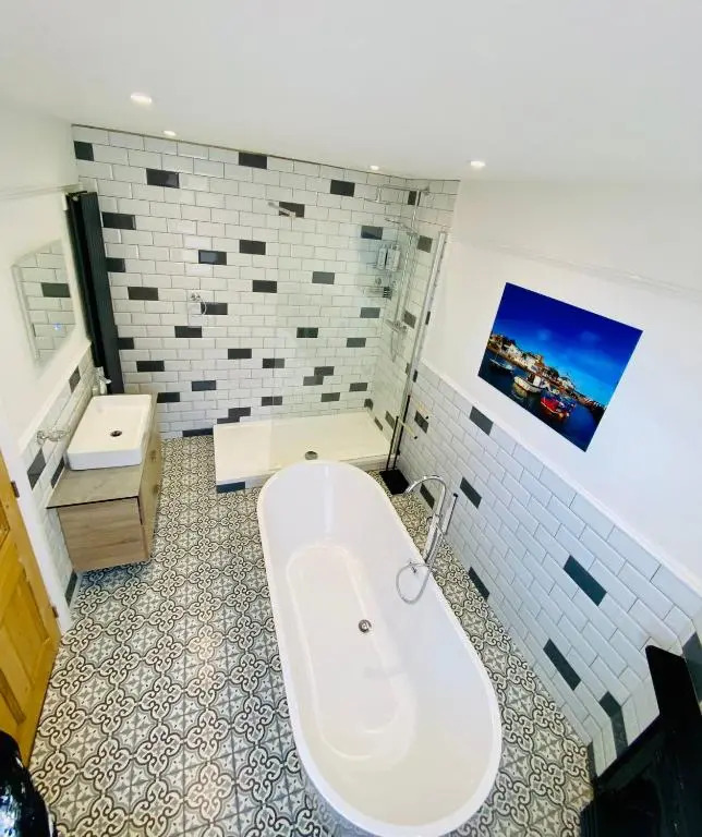 Pierremont En-Suite Rooms- 4 mins walk to Viking Bay Beach