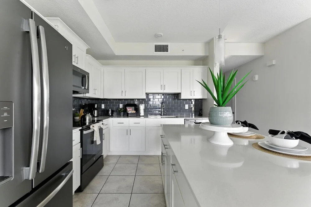 Spacious 2BR Mickey Bedroom Lake View