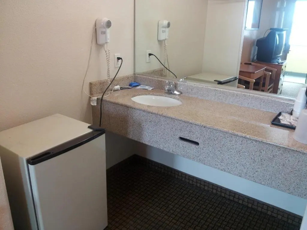 Economy Inn