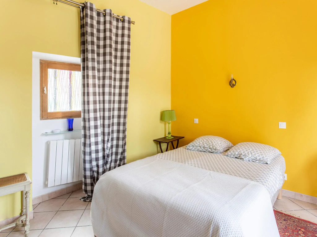 Tranquil holiday home in Cébazan with private pool