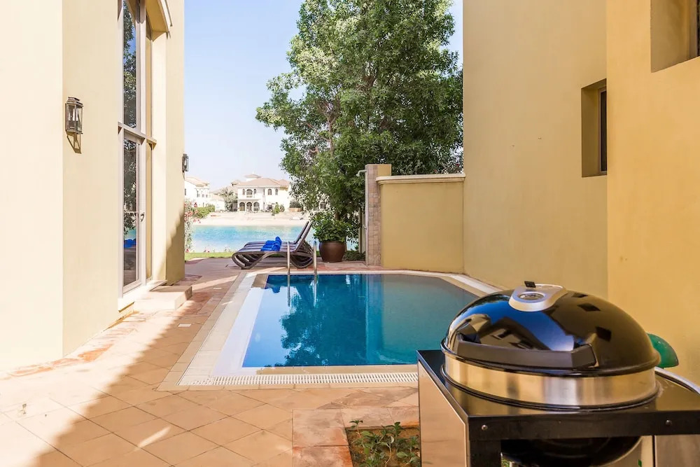 5 Bedroom Garden Villa at Frond E by Deluxe Holiday Homes