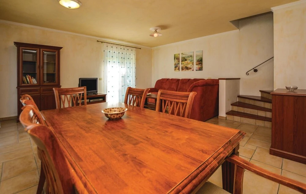 Cozy Home In Koper With Wifi