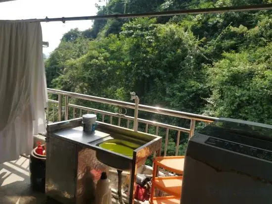 Detian transnational waterfall, meet Detian Inn