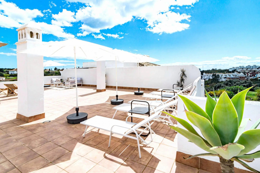 LAL- Fantastic family penthouse close to beaches