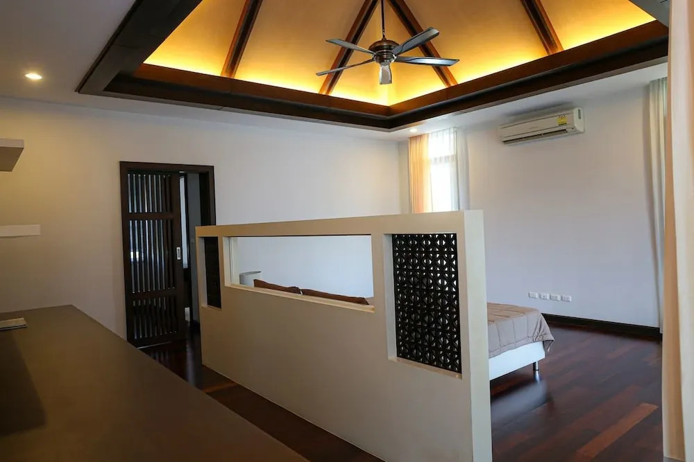 4 Br Private Villa in V49 Pattaya w/ Village Pool
