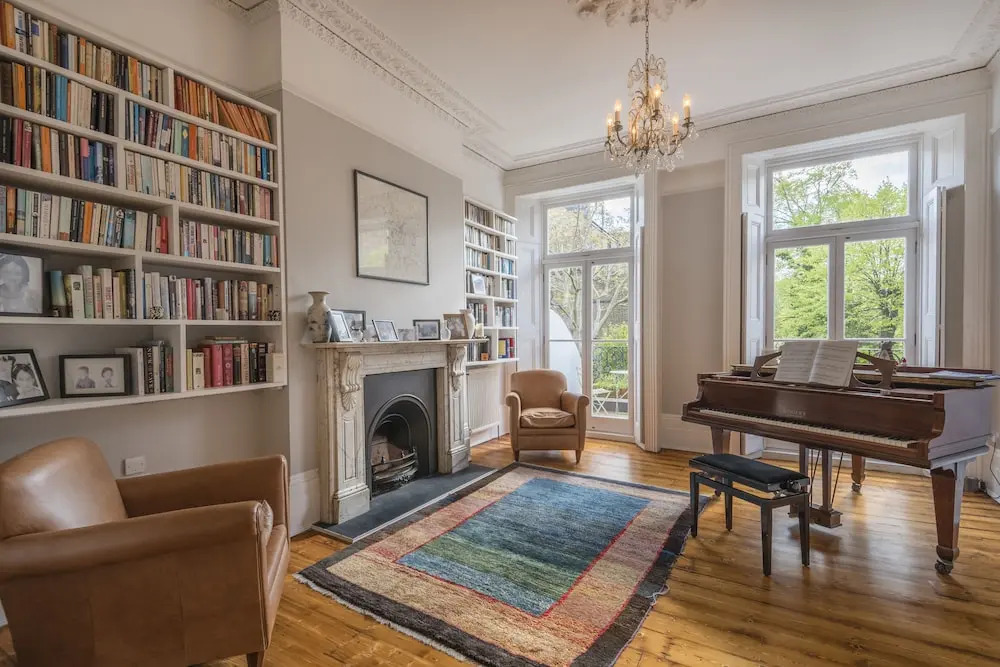 Luxurious Highbury Mansion with Beautiful Garden
