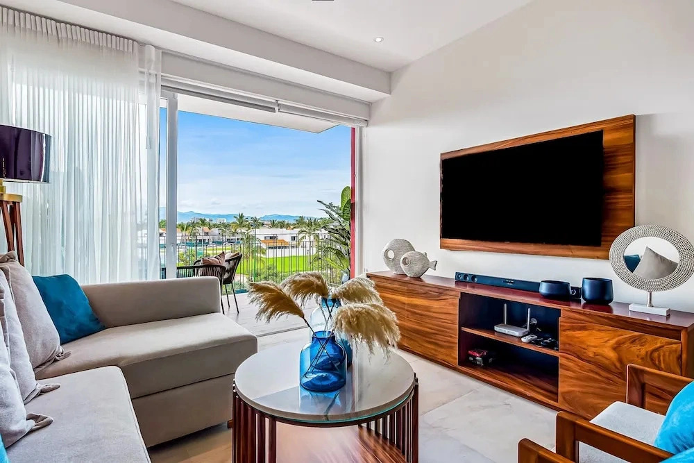 Mountain-view Apartment Near Beach With Balcony, Rooftop Pool, Gym, & Ping-pong