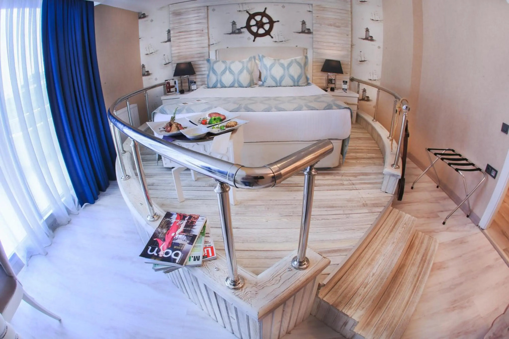 Demonti Hotel