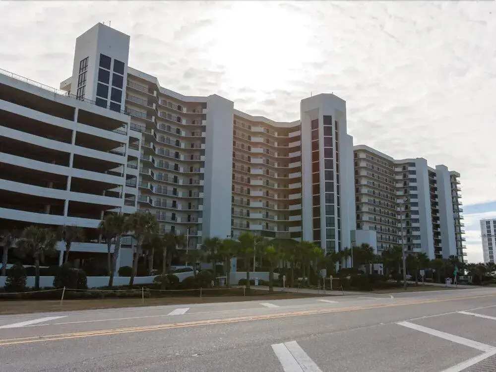 Phoenix X 206 - 3 Br condo by RedAwning