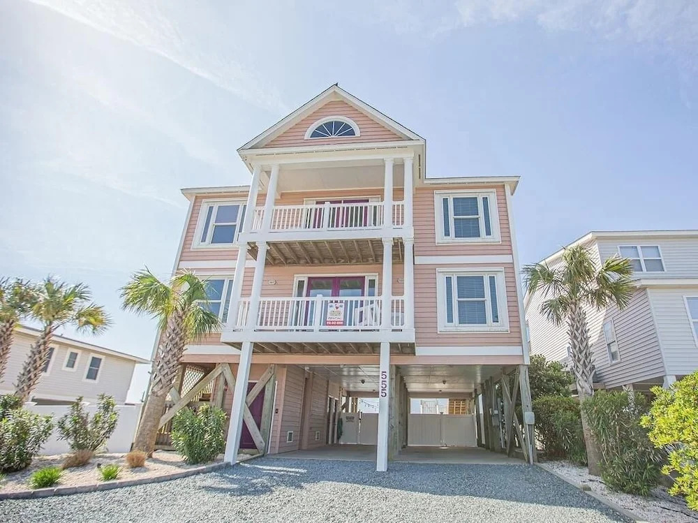 Ohana Tides 5 Bedroom Home by RedAwning