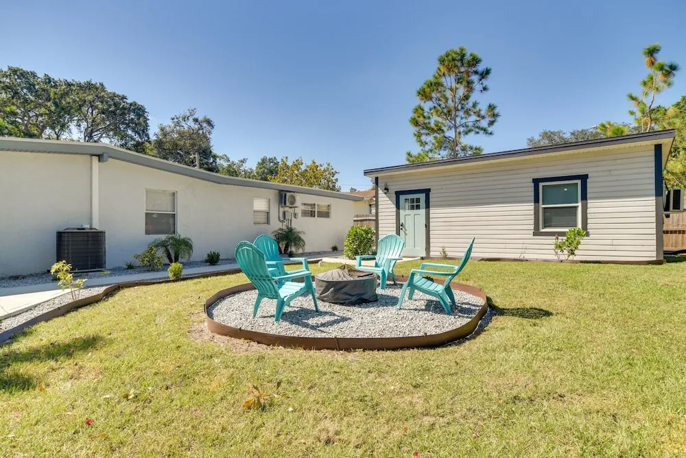 Tampa Studio w/ Shared Backyard ~ 4 Mi to Downtown
