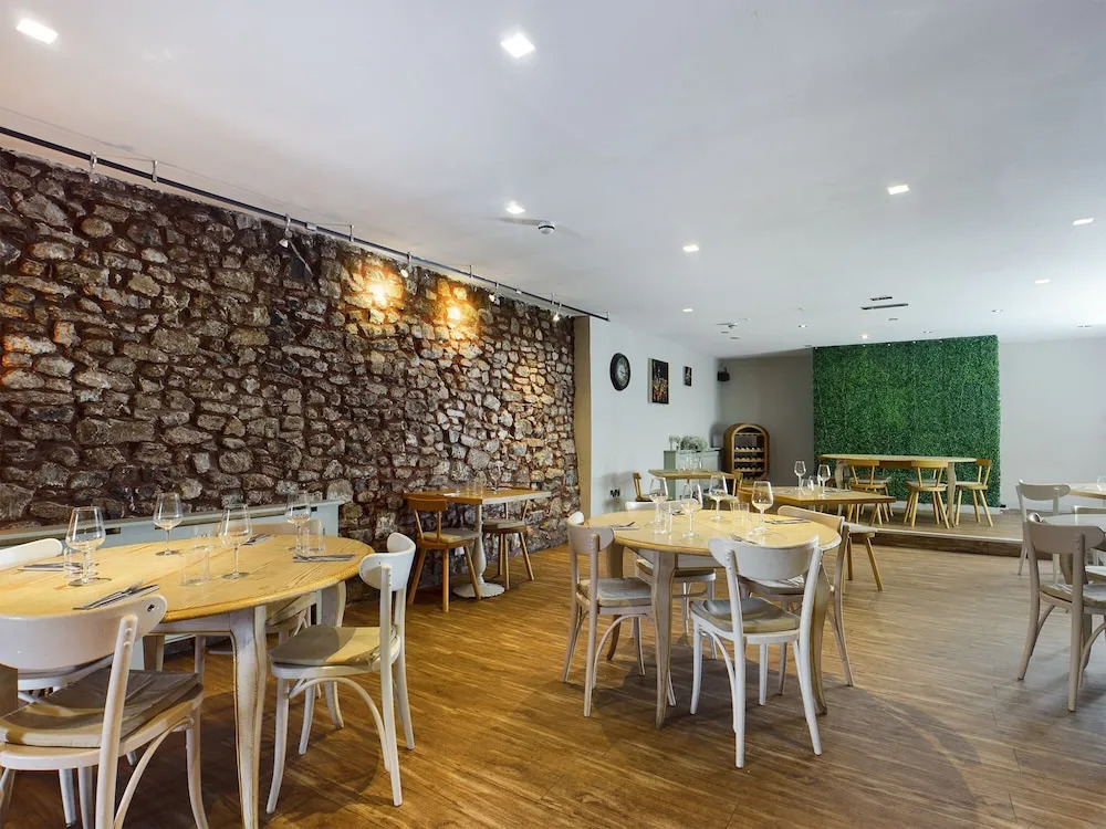 The Oakhouse Hotel
