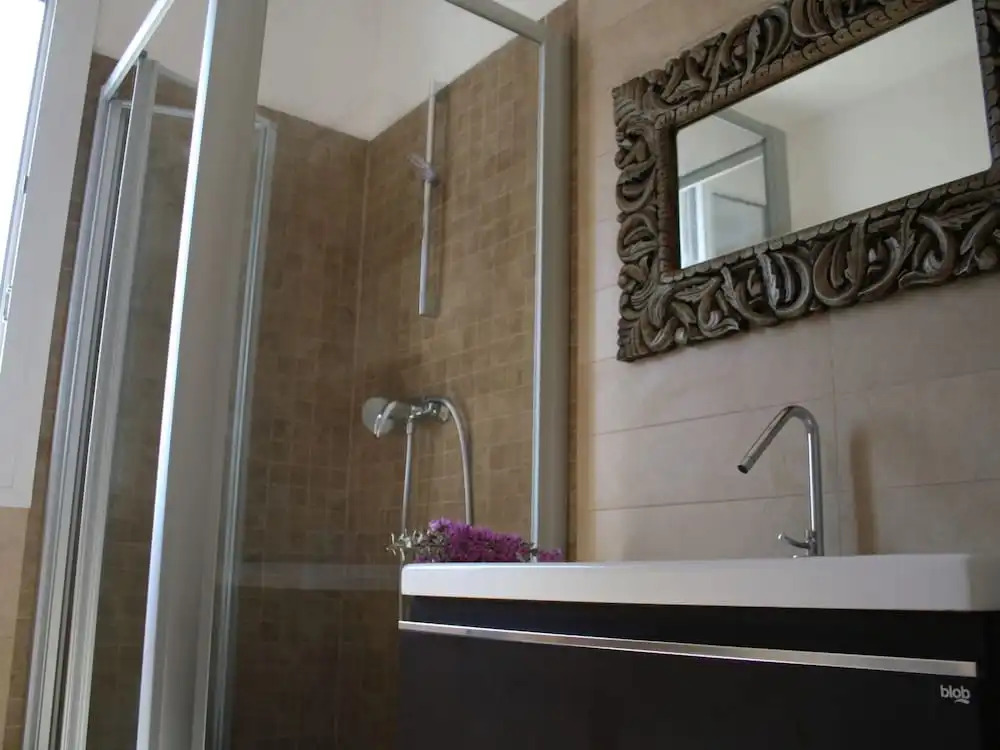 Villa Elena - Two Luxury Suites, garden & fast Wi-Fi near the Sea