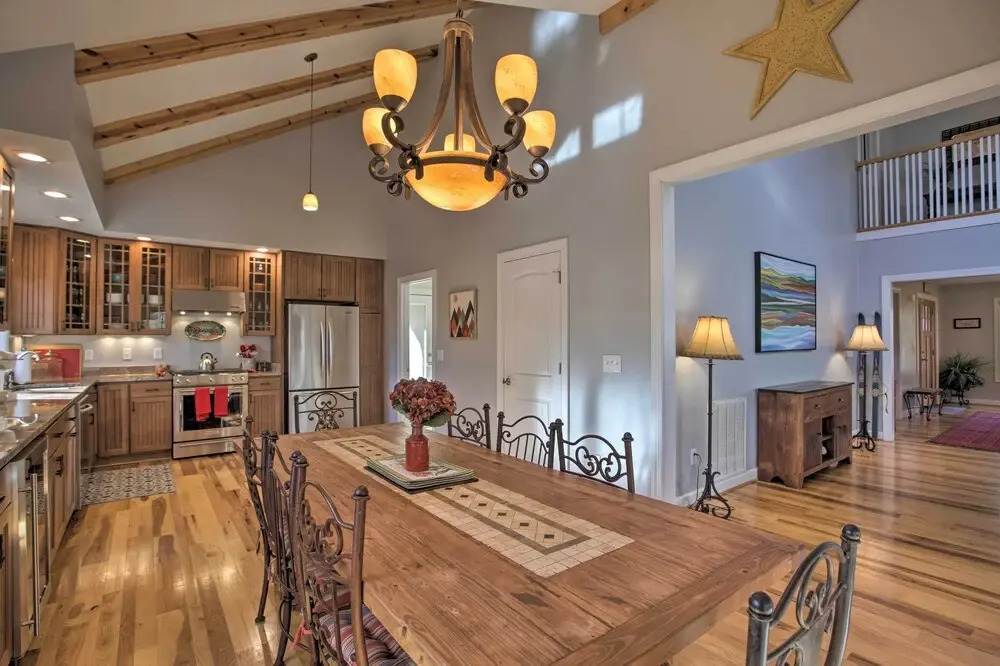 Spacious Wintergreen Resort Home w/ Hot Tub!