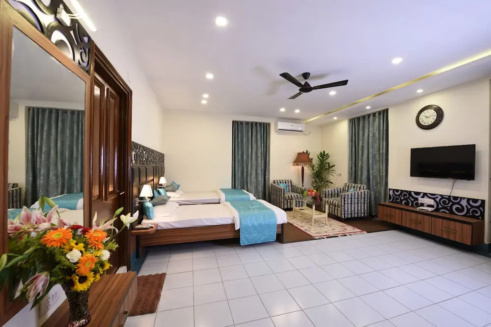 OYO 6760 Chowdhury Estate Premium