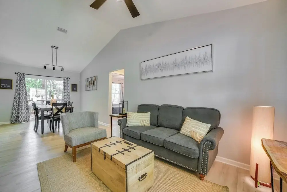 Tallahassee Home w/ Private Deck: 4 Mi to Downtown