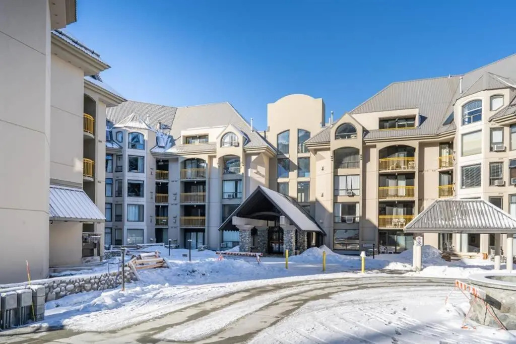 Mountain View Penthouse- 2BR Oasis at the Marquise in Whistler