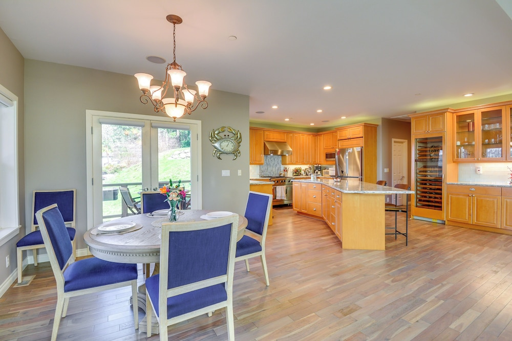 Premier Gig Harbor Home! Views, Spa & Billiards