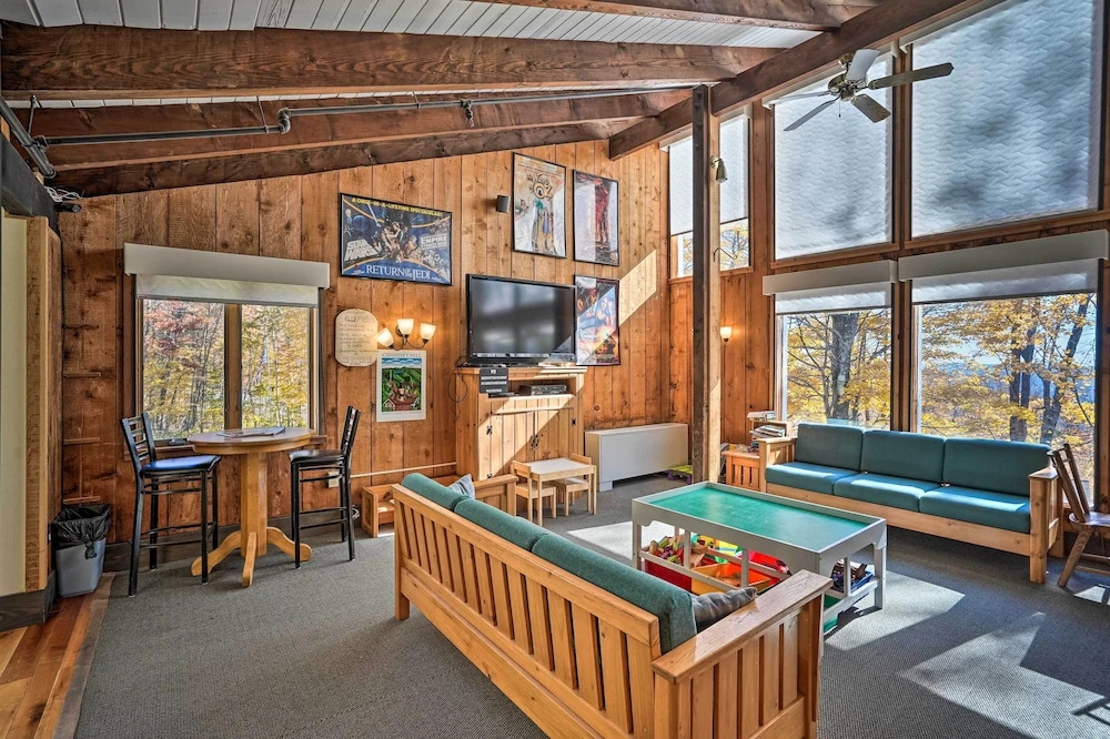 Fishing Pond + Pool! Resort Retreat in Wilmington