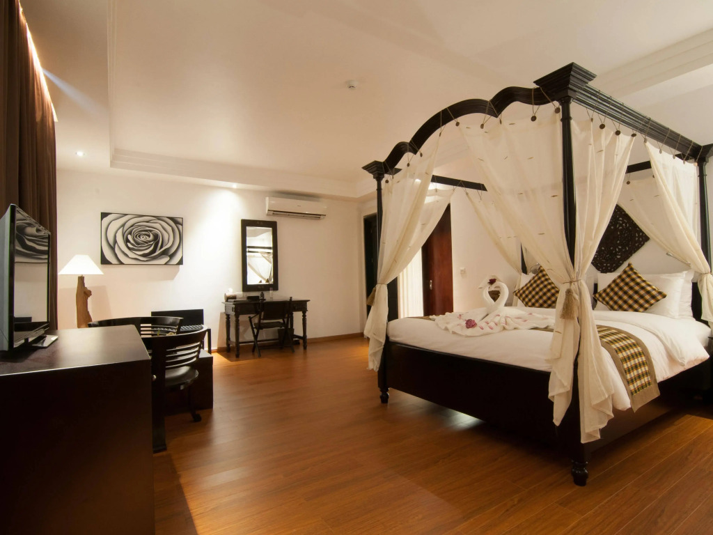 La Rose Suites