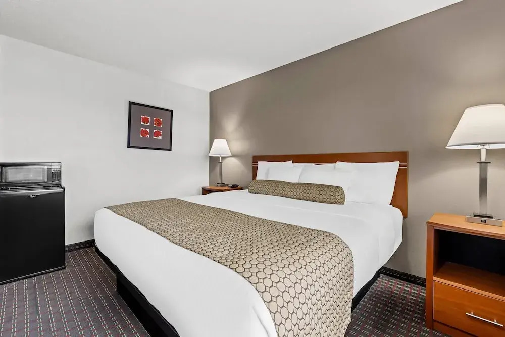 Travelodge by Wyndham Rapid City - Black Hills