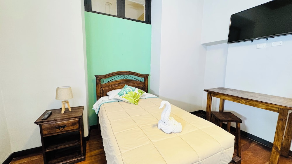 1825 Hotel