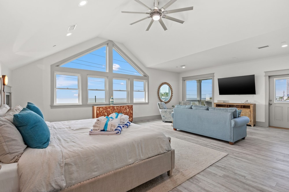 Keep Calm & Pool On at Peaceful Easy Feeling! Sleeps 20!