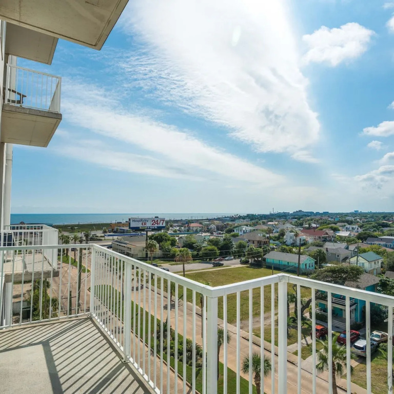 Sea it All Infinity Pool Ocean Views Steps From the Beach -- a Great Getaway