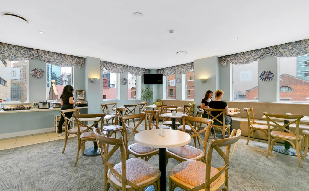 Manor Apartment Hotel