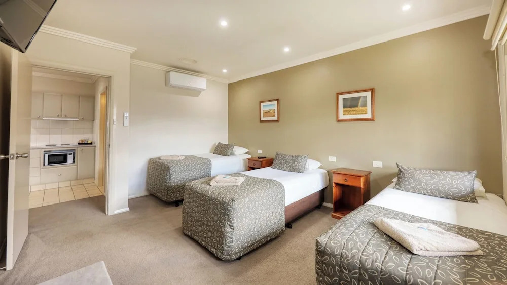 The Saltbush Motor Inn