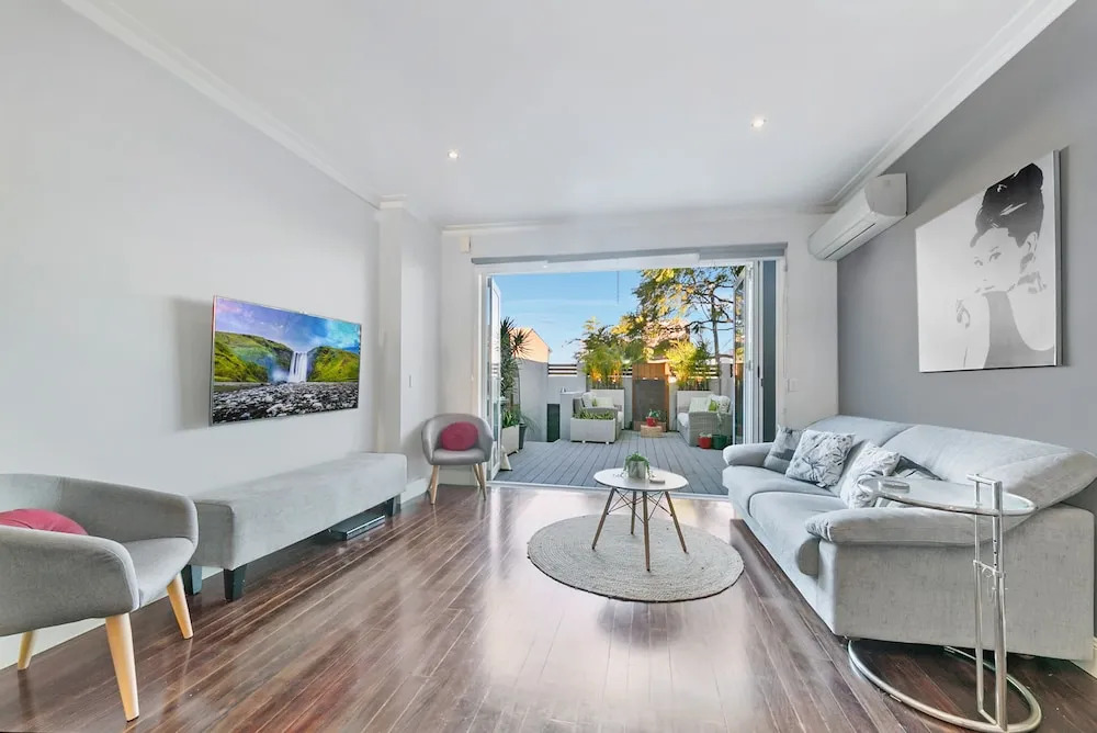 Rozelle 3 Bedrooms cosy dream holiday home with Free Parking by KozyGuru