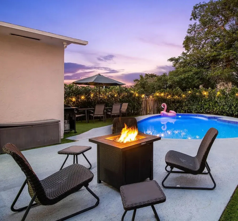 Private Heated Pool & Lovely Home