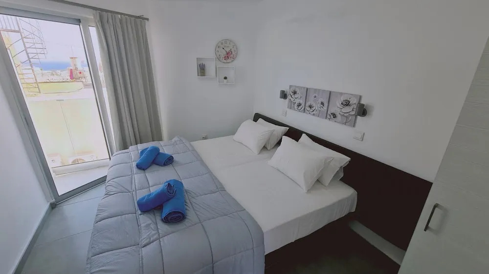 100 AN - Napa Living 16