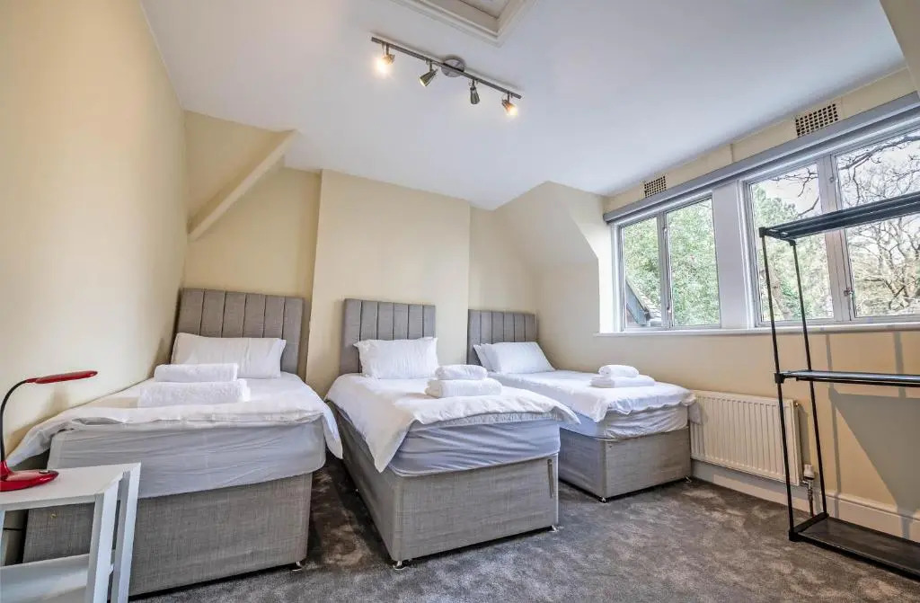 The Manor - Large Luxury home in Bournemouth - Sleeps 12+