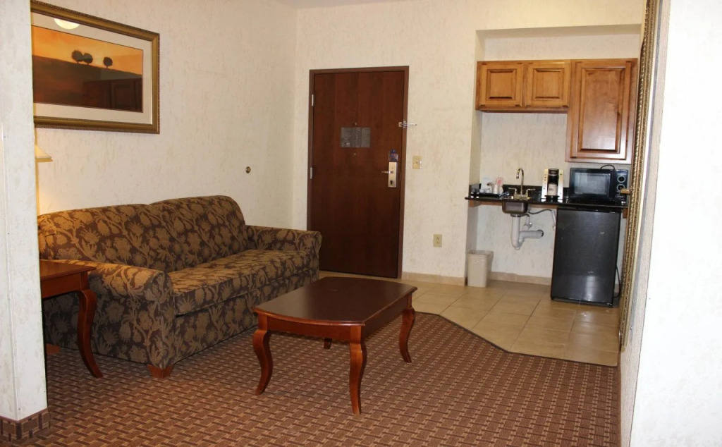 Holiday Inn Express Hotel & Suites Center by IHG