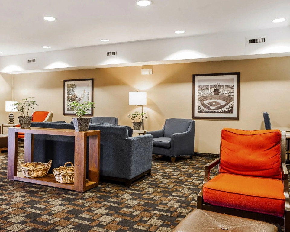 Comfort Suites Independence - Kansas City