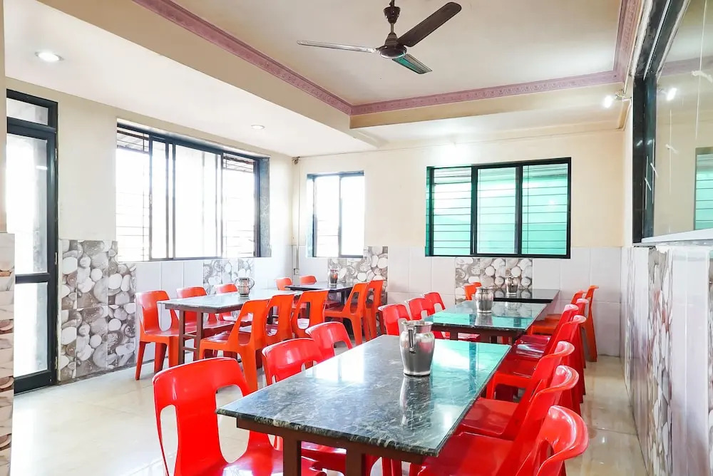 OYO 18653 Hotel Swami Samarth