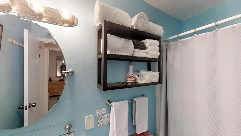 Secluded 2 Bedroom 1 Bath Cottage Home