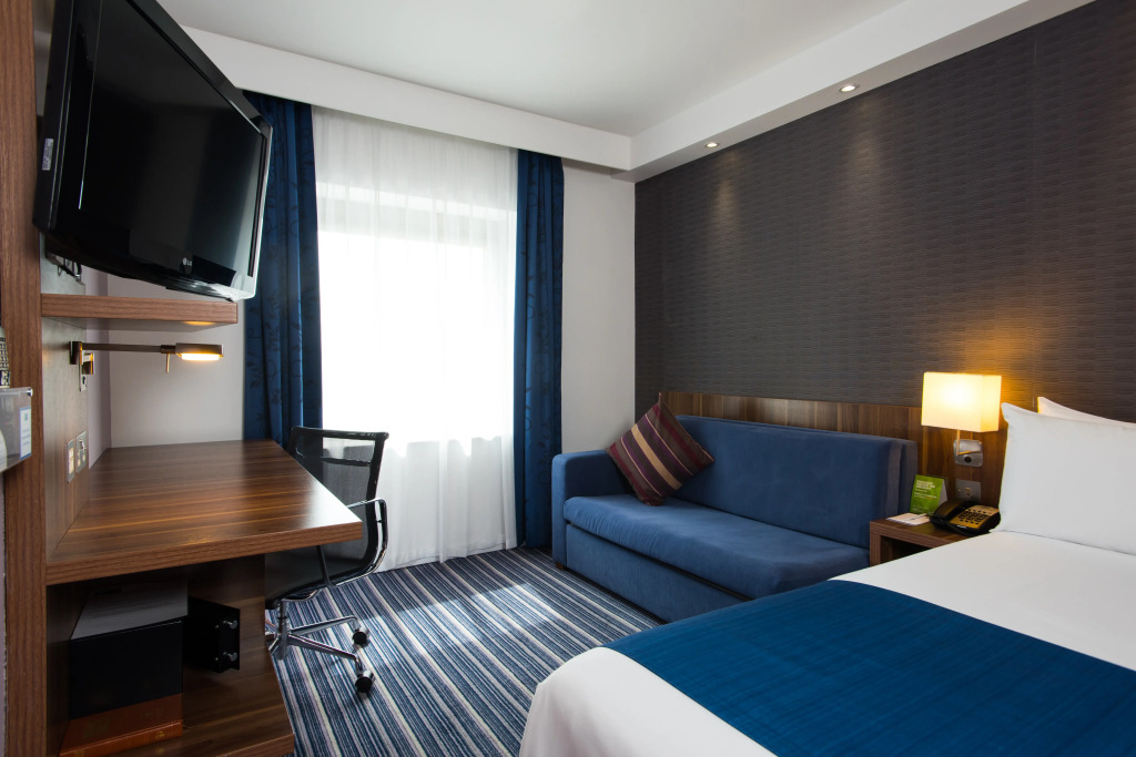 Holiday Inn Express London - Wimbledon South by IHG