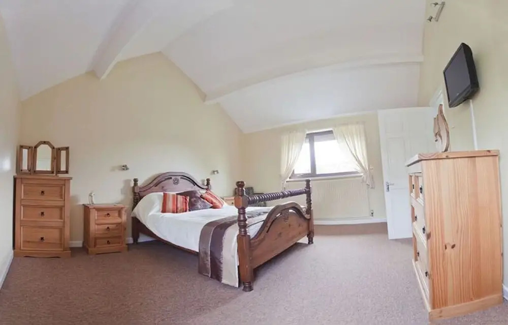 3 Bed Cottage-Sleeps 6-Garden-Hot Tub-Games Room