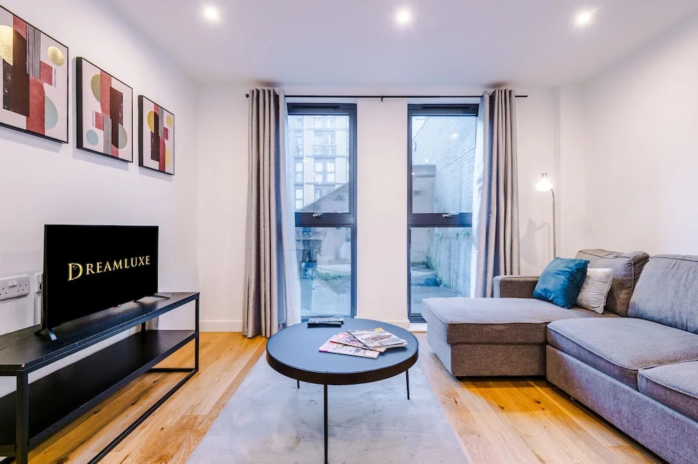 Skeek Groundfloor Apartment with Wine Fridge