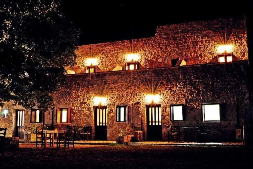 Vlyhada Guesthouse