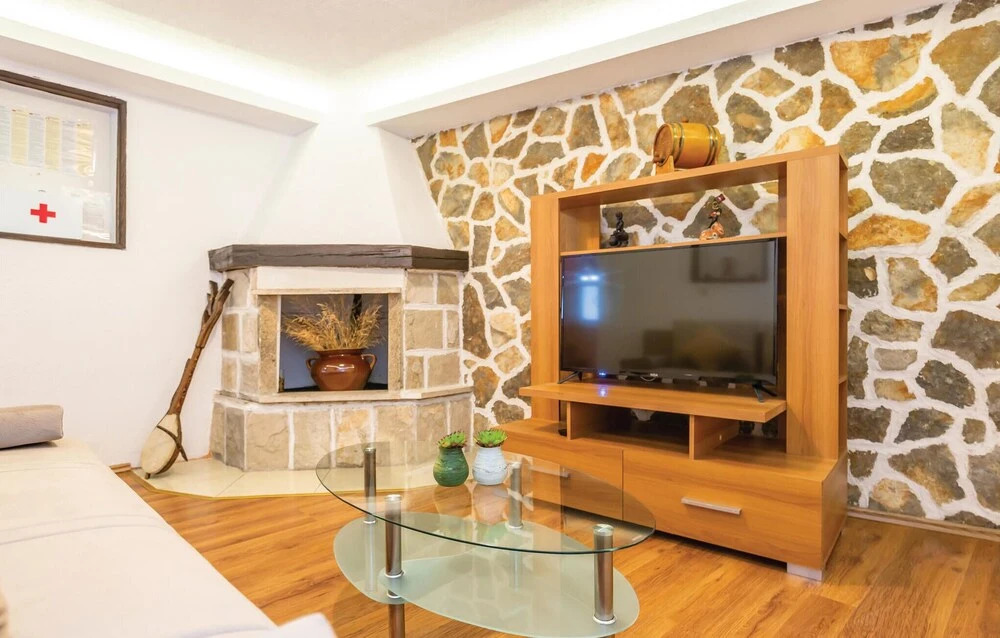 Beautiful Home in Makarska With Wifi and 1 Bedrooms