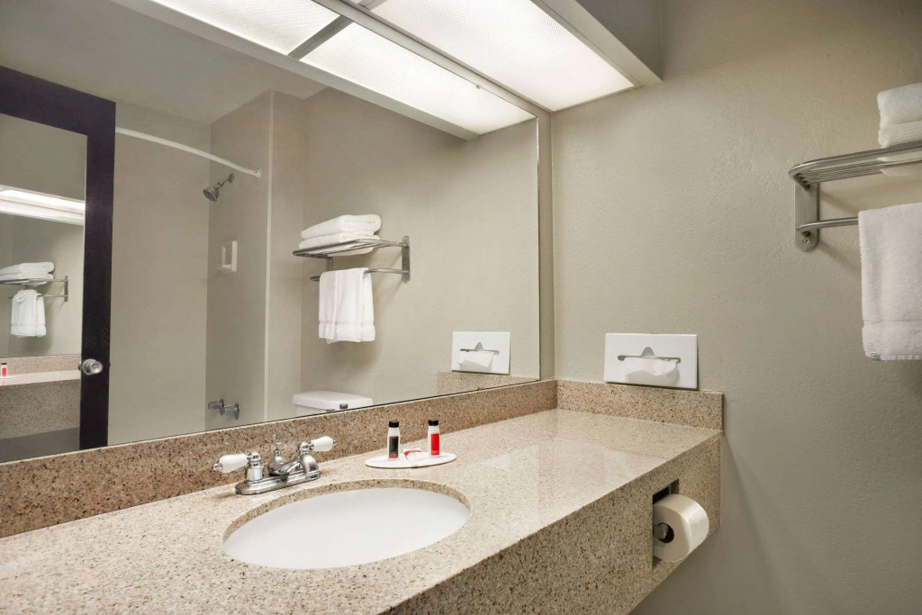 Baymont by Wyndham Kansas City KU Medical Center
