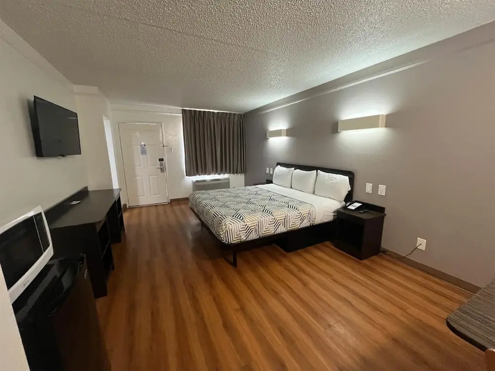 Studio 6 Suites Euless, TX - DFW West